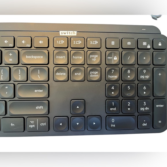 Logitech Easy Switch Button, Multi-Device Wireless Keyboard, Unifying Receiver - Picture 3 of 10